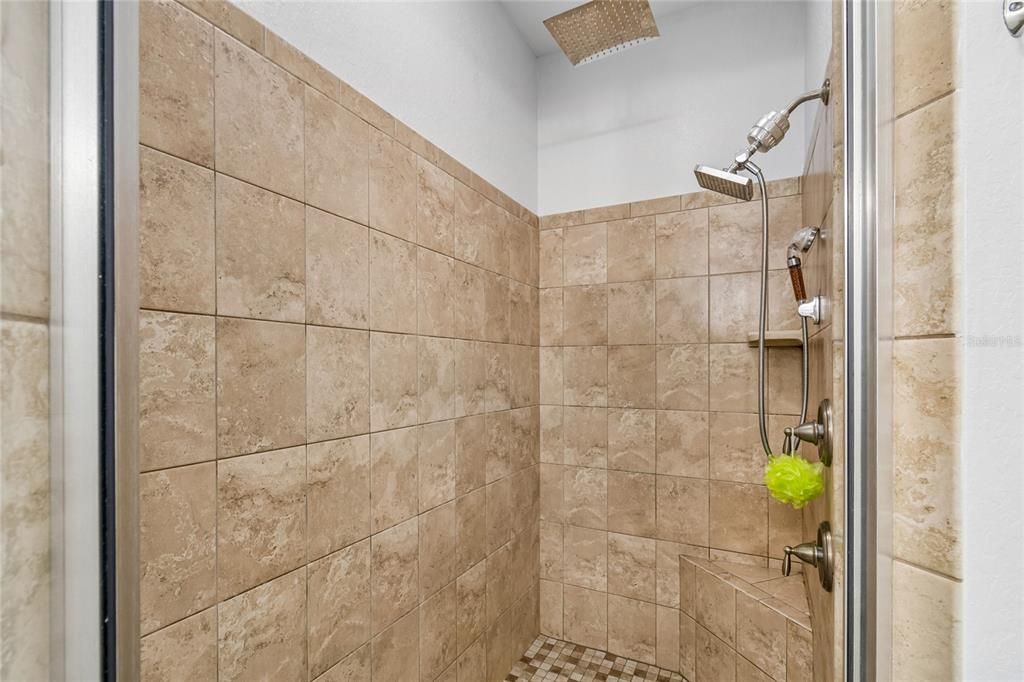 En Venta: $335,000 (3 camas, 2 baños, 1660 Pies cuadrados)