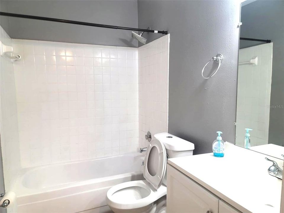 На продажу: $119,900 (2 спален, 1 ванн, 832 Квадратных фут)