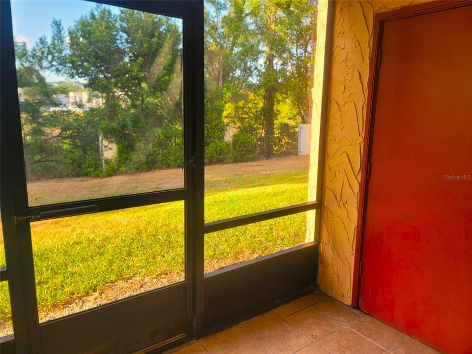 На продажу: $119,900 (2 спален, 1 ванн, 832 Квадратных фут)