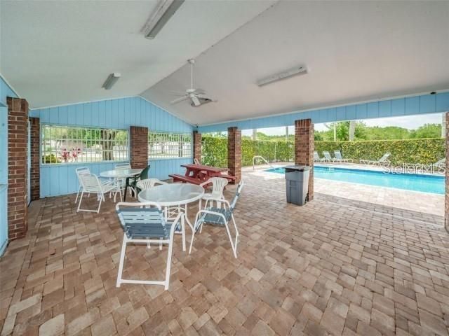 For Rent: $2,300 (2 beds, 2 baths, 976 Square Feet)