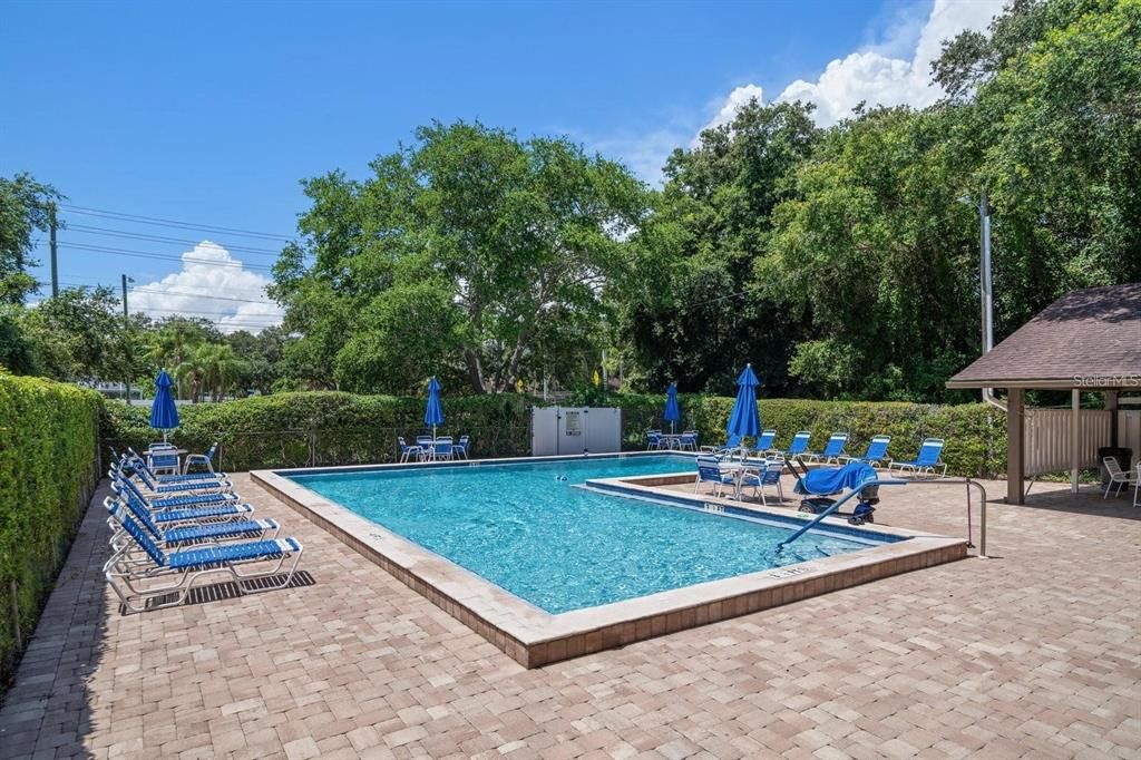 For Rent: $2,300 (2 beds, 2 baths, 976 Square Feet)