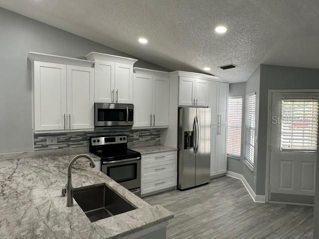 For Rent: $2,300 (2 beds, 2 baths, 976 Square Feet)