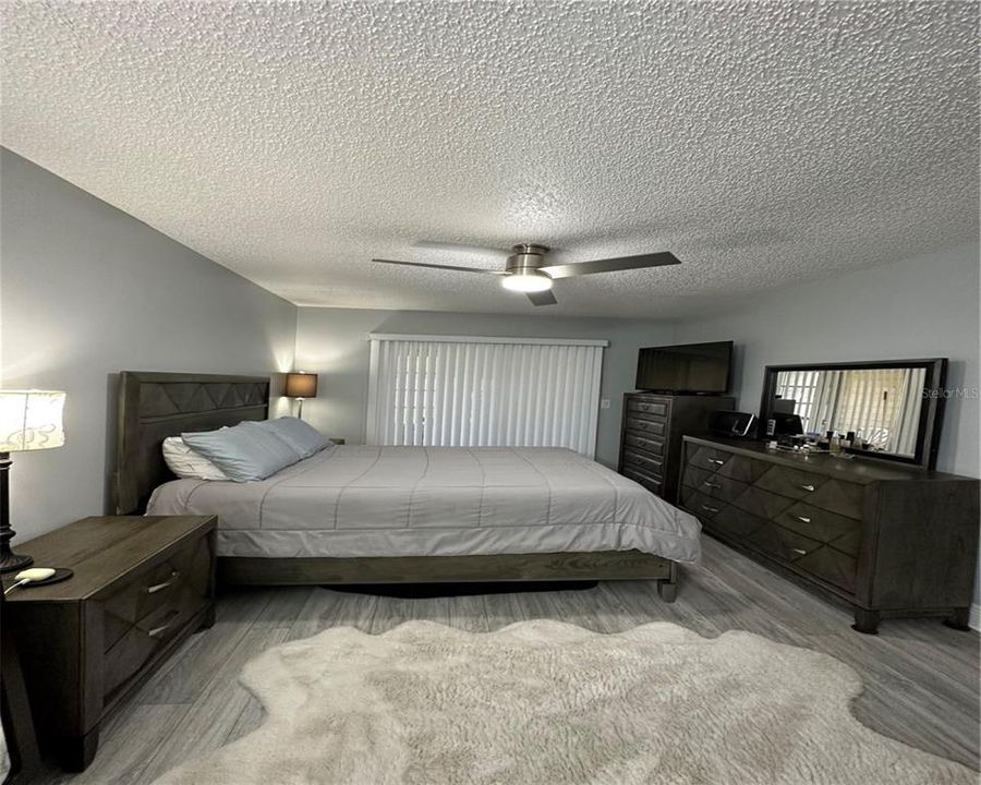 For Rent: $2,300 (2 beds, 2 baths, 976 Square Feet)