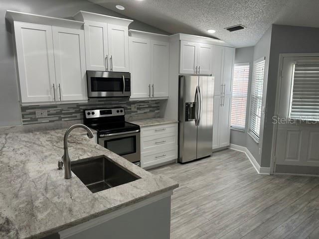 For Rent: $2,300 (2 beds, 2 baths, 976 Square Feet)