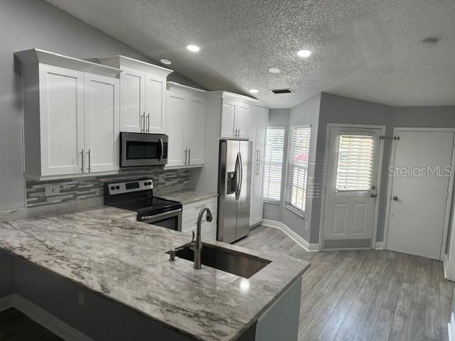For Rent: $2,300 (2 beds, 2 baths, 976 Square Feet)