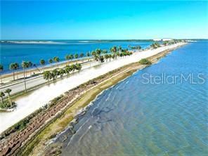 For Rent: $2,300 (2 beds, 2 baths, 976 Square Feet)