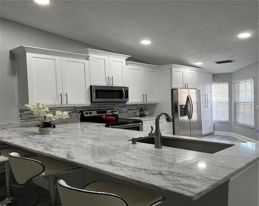 For Rent: $2,300 (2 beds, 2 baths, 976 Square Feet)