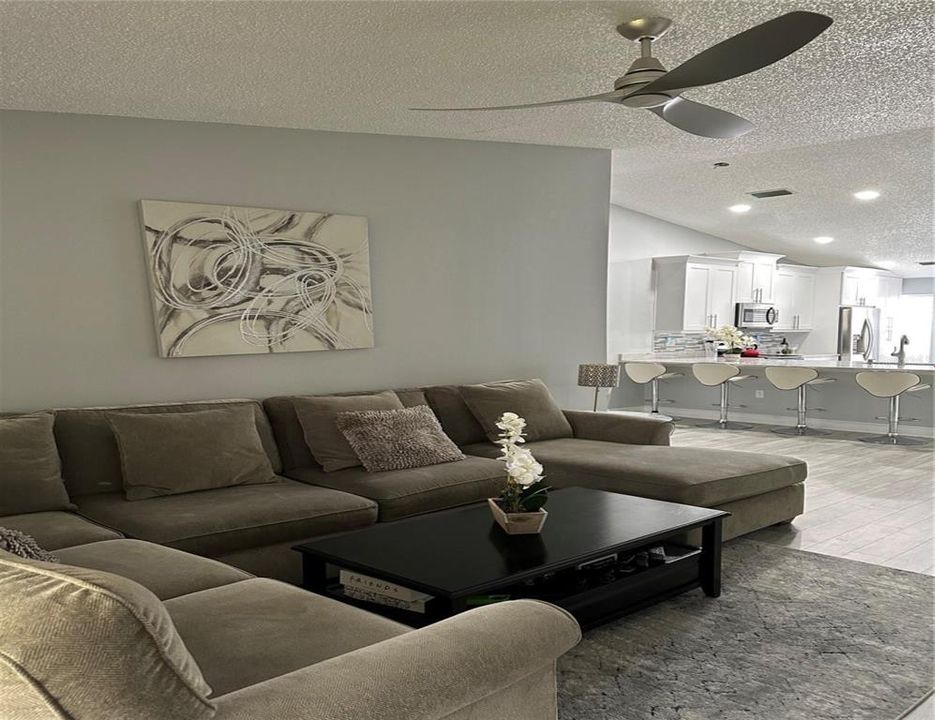 For Rent: $2,300 (2 beds, 2 baths, 976 Square Feet)