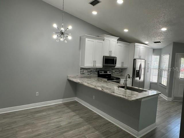 For Rent: $2,300 (2 beds, 2 baths, 976 Square Feet)