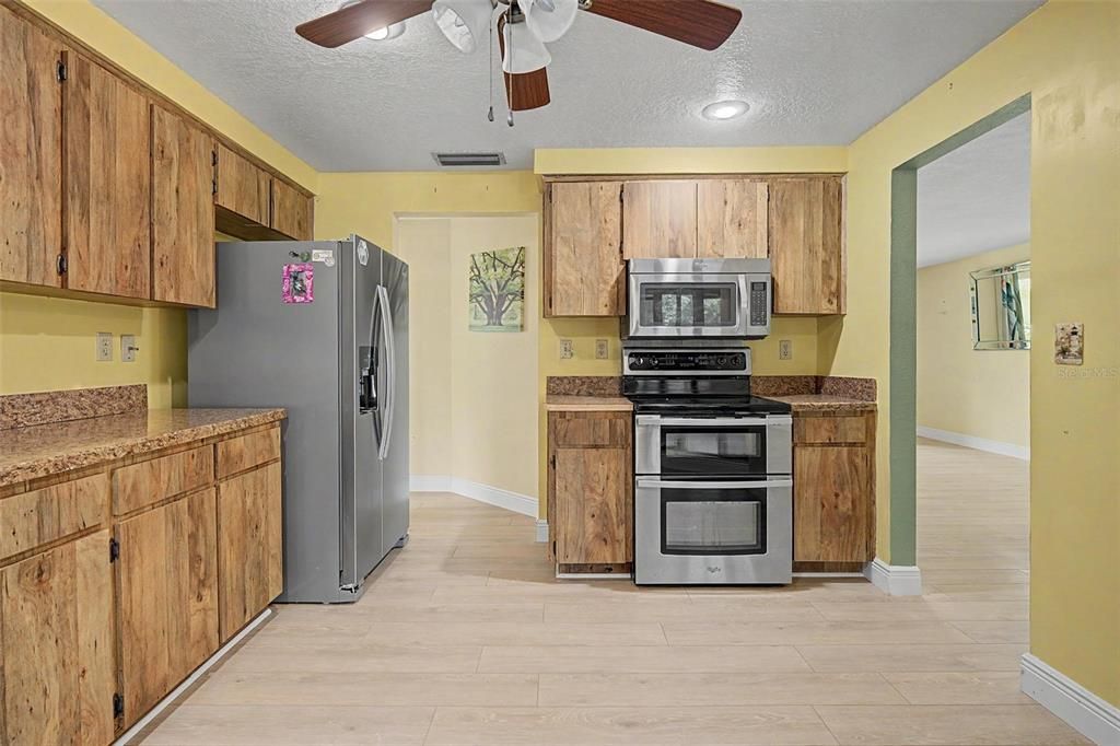 For Sale: $450,000 (2 beds, 2 baths, 1228 Square Feet)