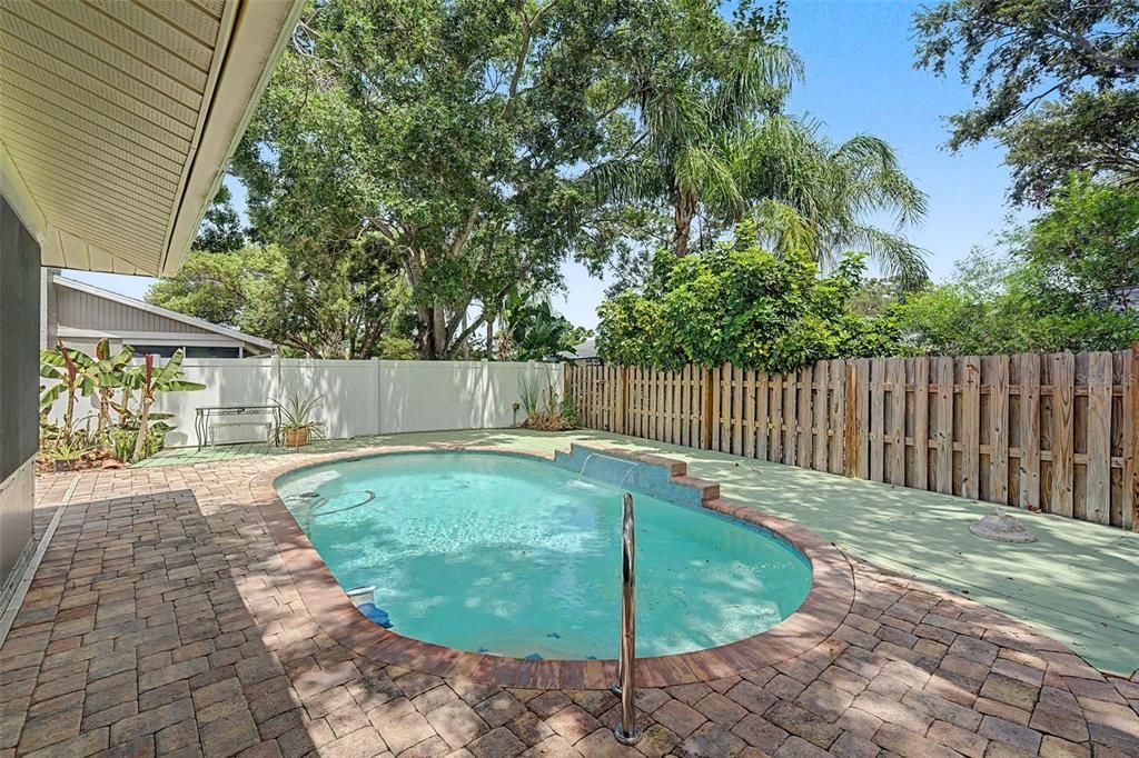 For Sale: $450,000 (2 beds, 2 baths, 1228 Square Feet)