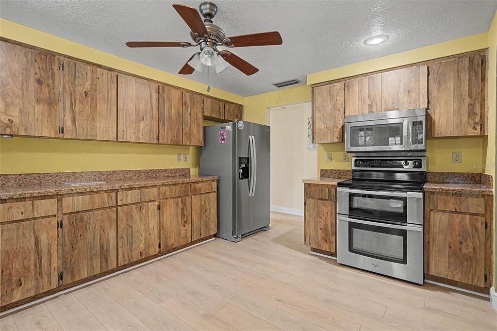 For Sale: $450,000 (2 beds, 2 baths, 1228 Square Feet)