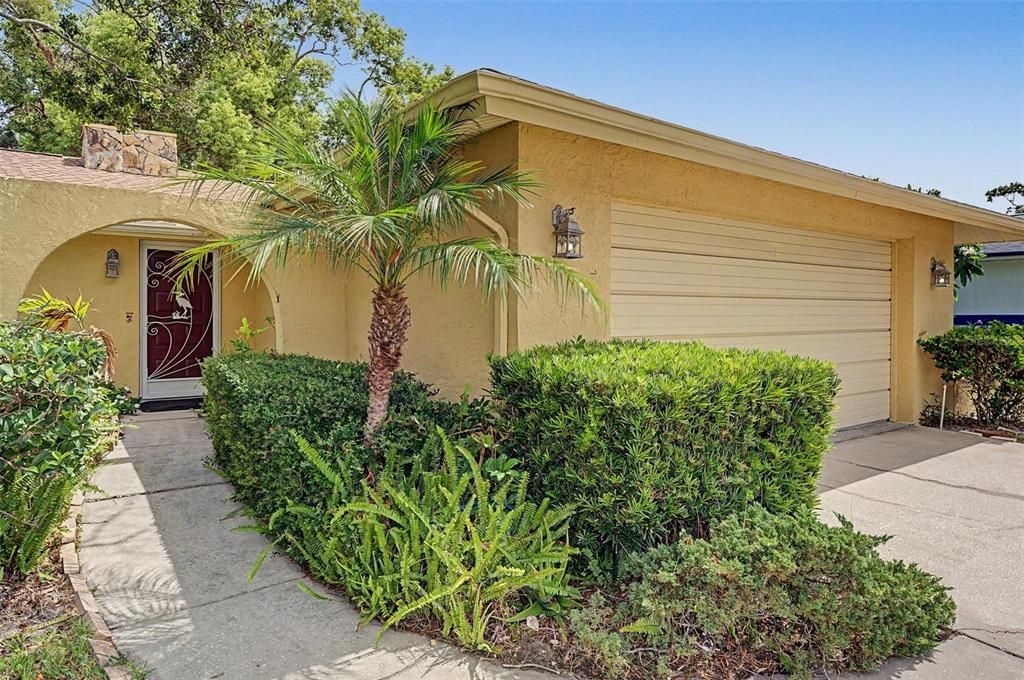 For Sale: $450,000 (2 beds, 2 baths, 1228 Square Feet)