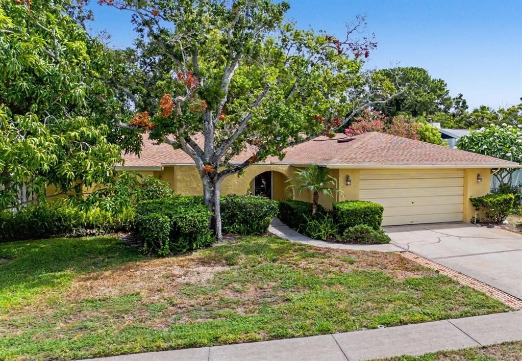 For Sale: $450,000 (2 beds, 2 baths, 1228 Square Feet)
