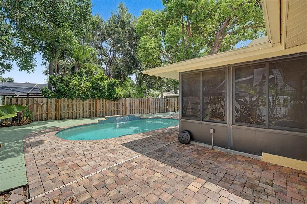 For Sale: $450,000 (2 beds, 2 baths, 1228 Square Feet)