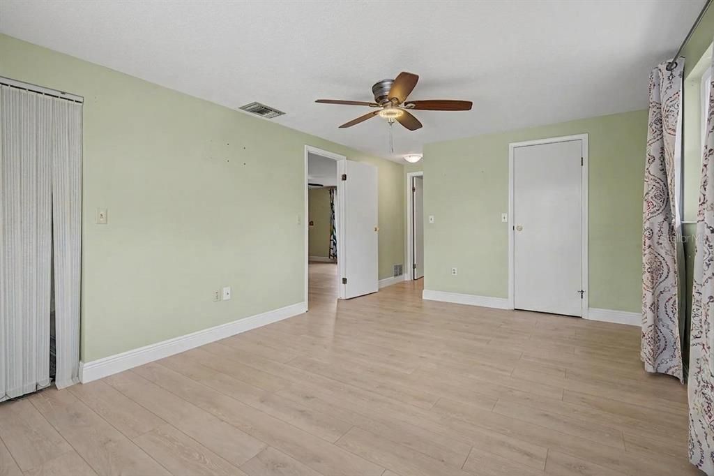 For Sale: $450,000 (2 beds, 2 baths, 1228 Square Feet)