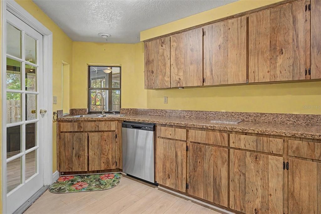 For Sale: $450,000 (2 beds, 2 baths, 1228 Square Feet)
