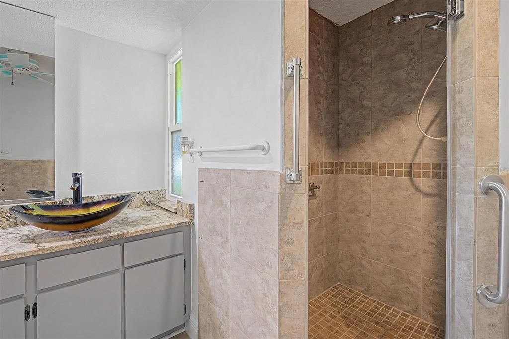 For Sale: $450,000 (2 beds, 2 baths, 1228 Square Feet)