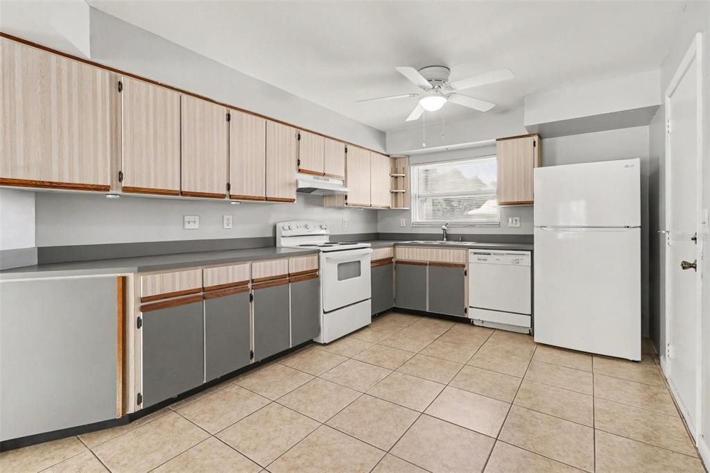 For Rent: $2,250 (2 beds, 2 baths, 1554 Square Feet)