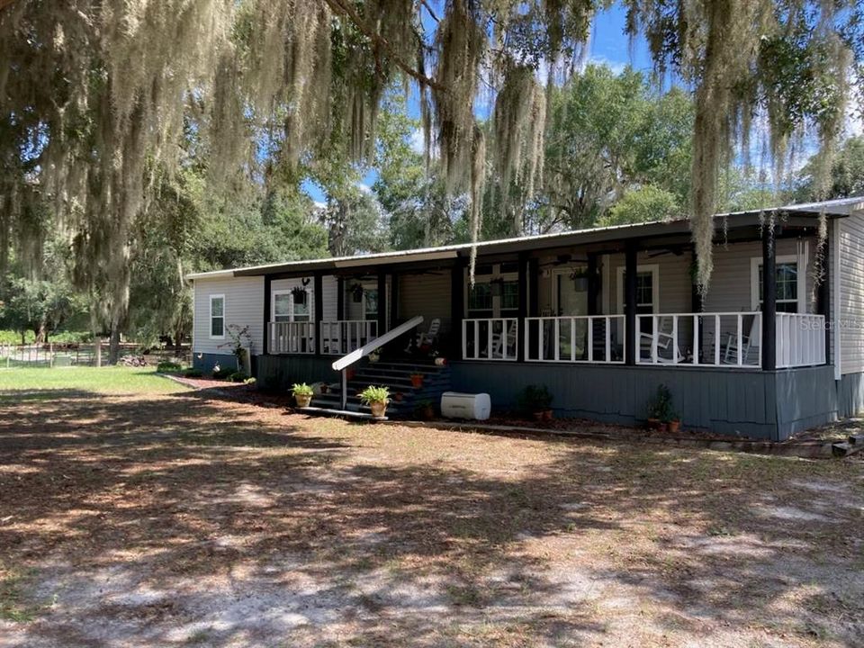 For Sale: $550,000 (4 beds, 2 baths, 2280 Square Feet)