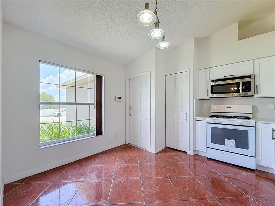 For Rent: $2,200 (4 beds, 2 baths, 1504 Square Feet)