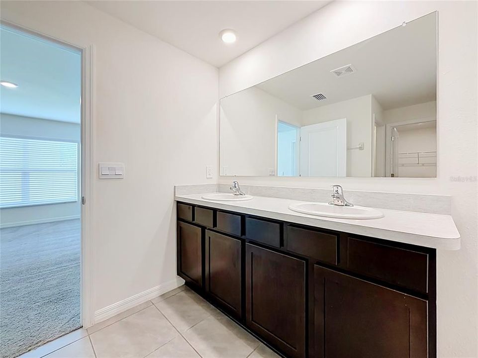 For Rent: $2,000 (4 beds, 2 baths, 1827 Square Feet)