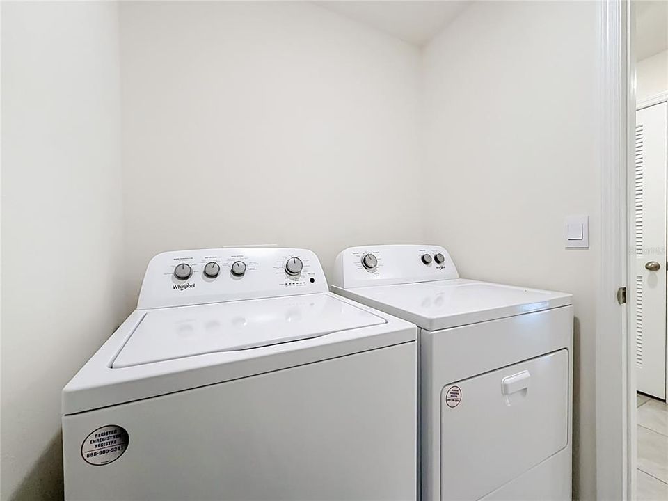 For Rent: $2,000 (4 beds, 2 baths, 1827 Square Feet)