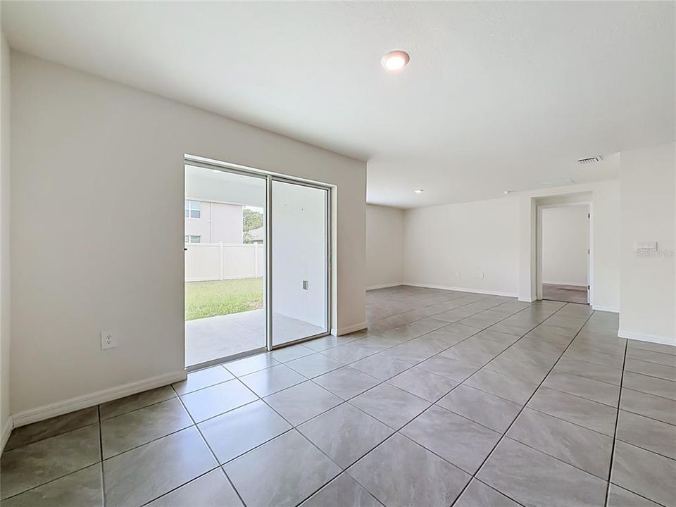 For Rent: $2,000 (4 beds, 2 baths, 1827 Square Feet)