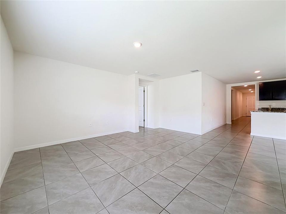 For Rent: $2,000 (4 beds, 2 baths, 1827 Square Feet)