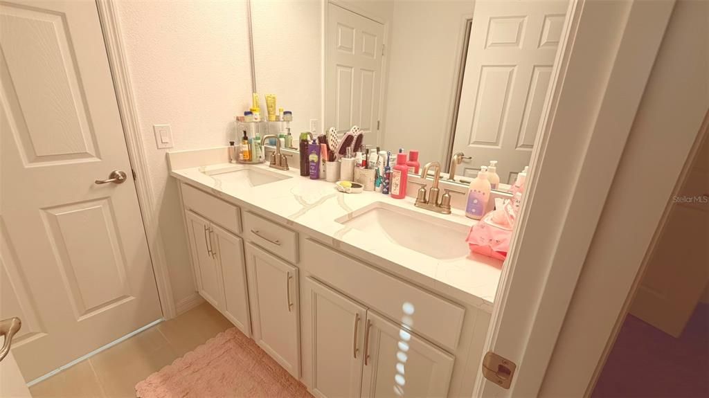 На продажу: $694,990 (5 спален, 3 ванн, 3800 Квадратных фут)