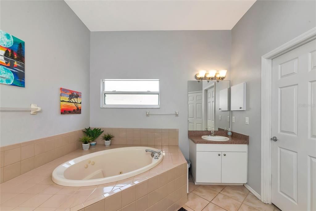 En Venta: $479,900 (3 camas, 2 baños, 1930 Pies cuadrados)
