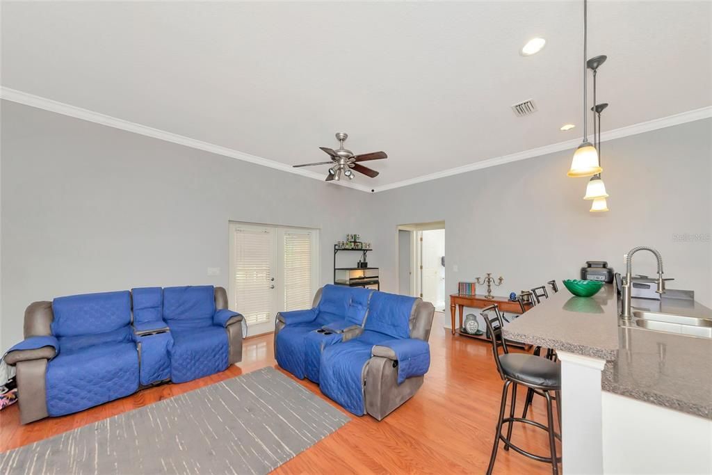 En Venta: $479,900 (3 camas, 2 baños, 1930 Pies cuadrados)