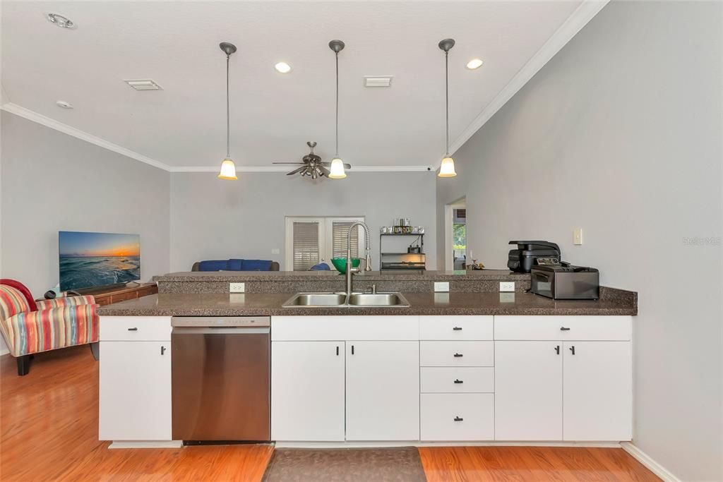 En Venta: $479,900 (3 camas, 2 baños, 1930 Pies cuadrados)