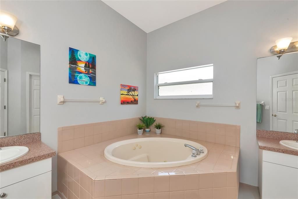 En Venta: $479,900 (3 camas, 2 baños, 1930 Pies cuadrados)