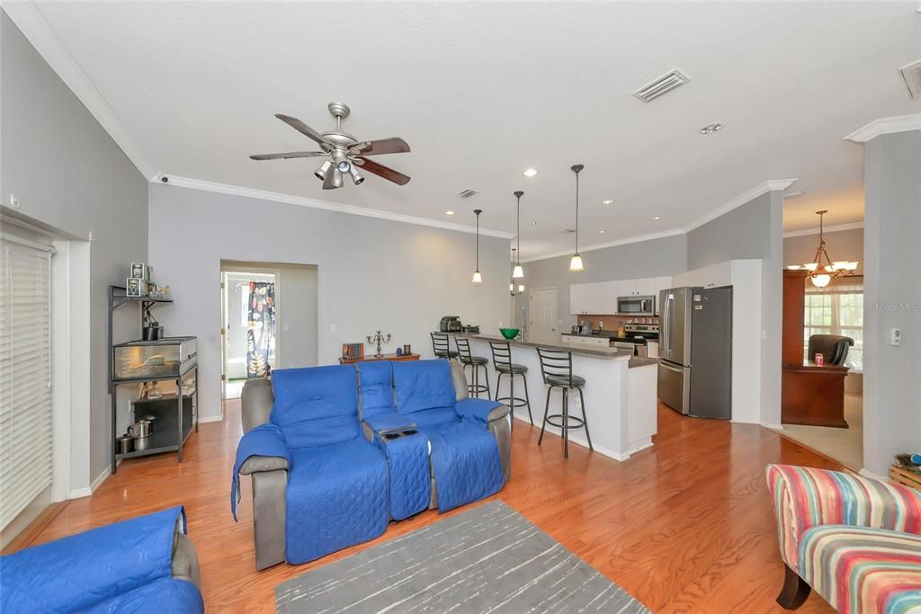 En Venta: $479,900 (3 camas, 2 baños, 1930 Pies cuadrados)