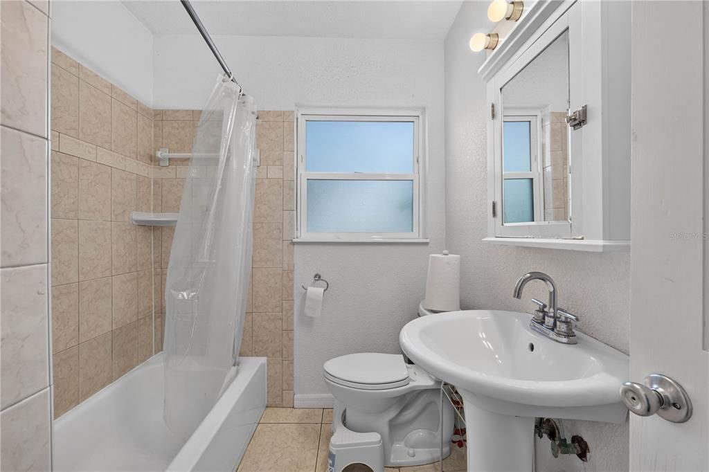 На продажу: $299,900 (3 спален, 1 ванн, 1219 Квадратных фут)
