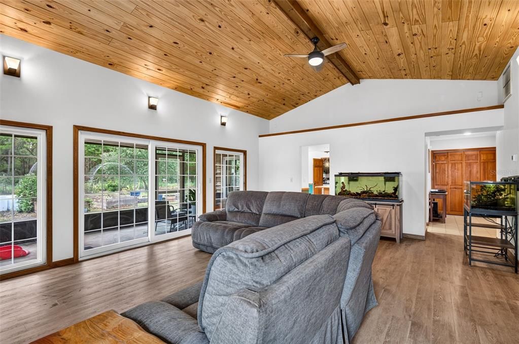 For Sale: $314,900 (3 beds, 2 baths, 1597 Square Feet)