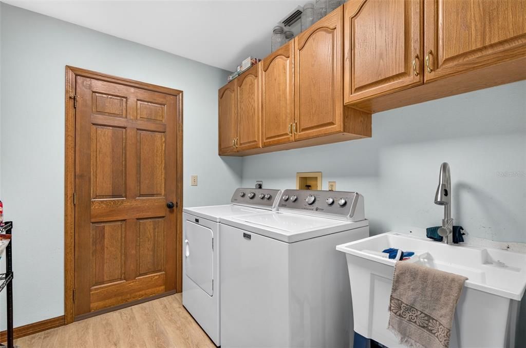 For Sale: $314,900 (3 beds, 2 baths, 1597 Square Feet)