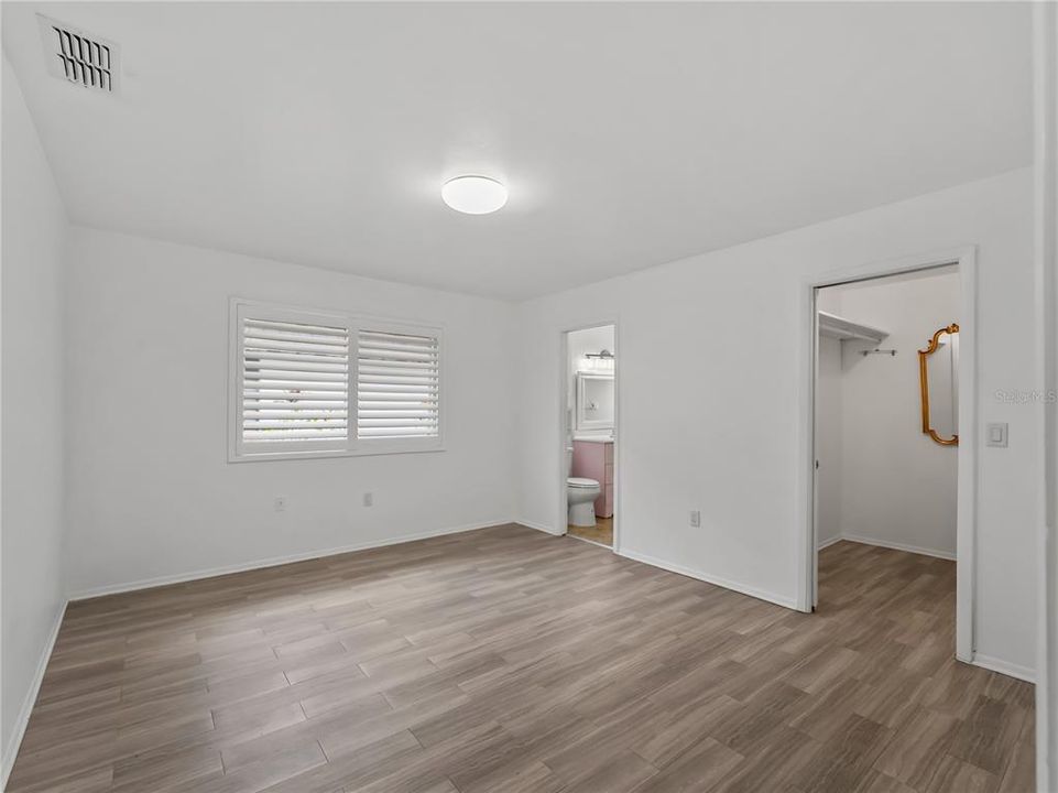 For Sale: $199,000 (2 beds, 2 baths, 1372 Square Feet)