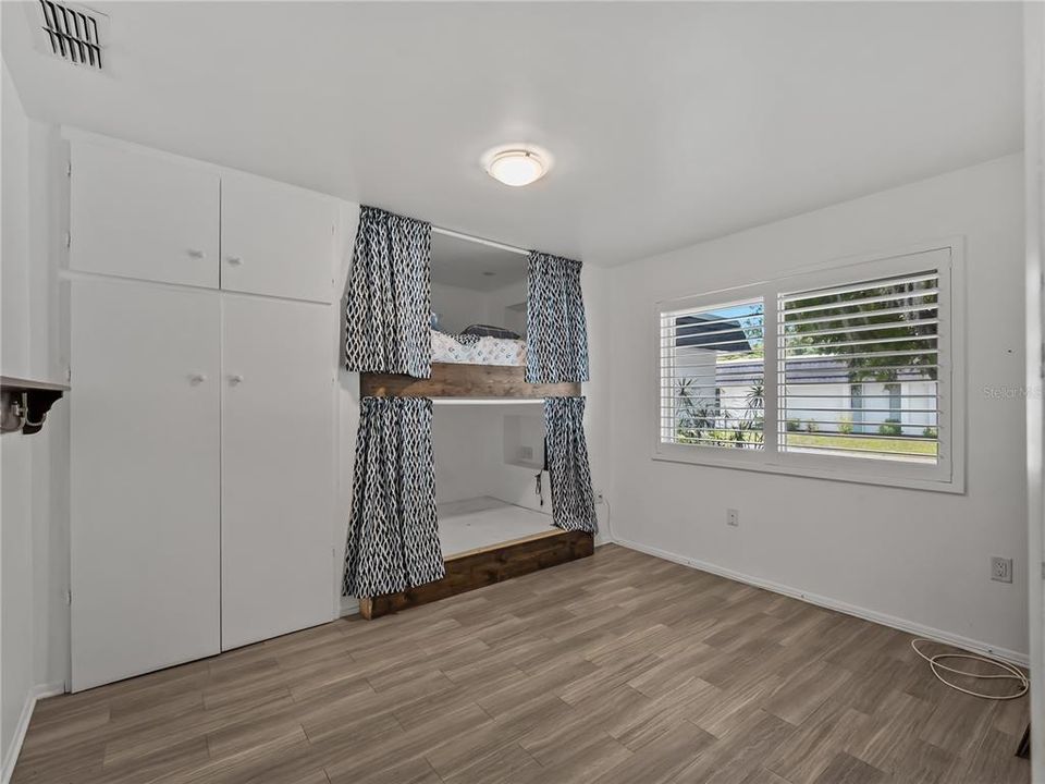 For Sale: $199,000 (2 beds, 2 baths, 1372 Square Feet)