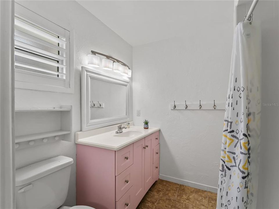 For Sale: $199,000 (2 beds, 2 baths, 1372 Square Feet)