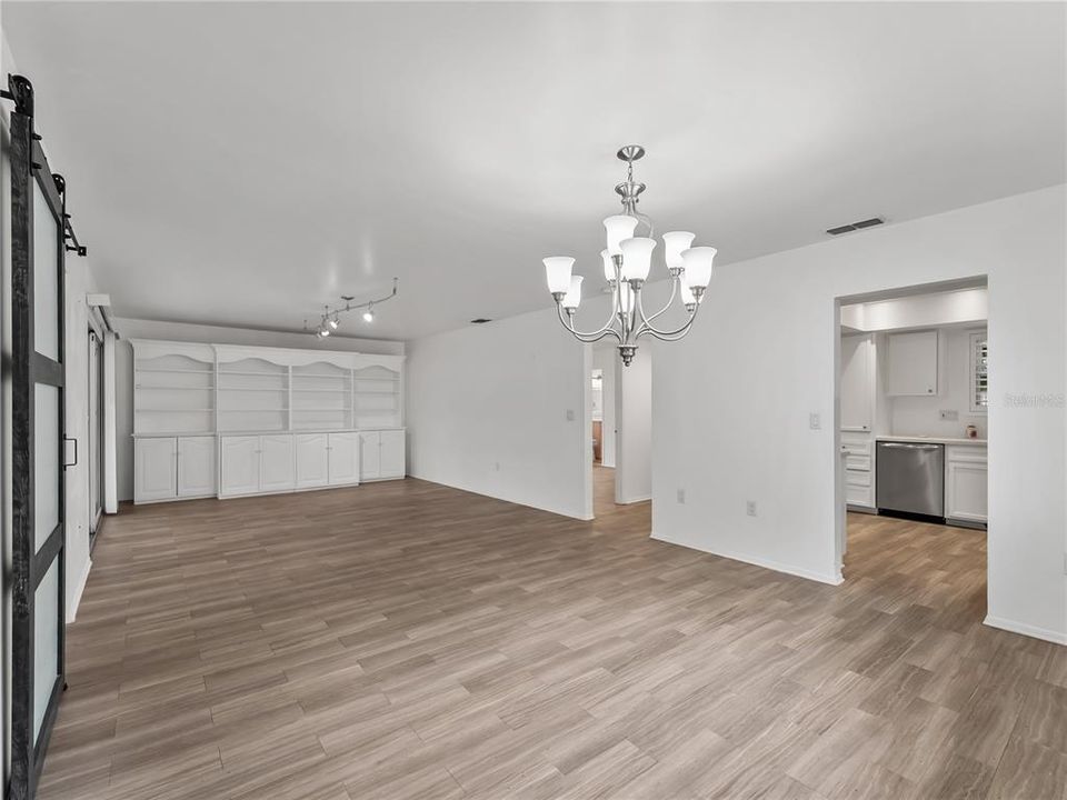 For Sale: $199,000 (2 beds, 2 baths, 1372 Square Feet)