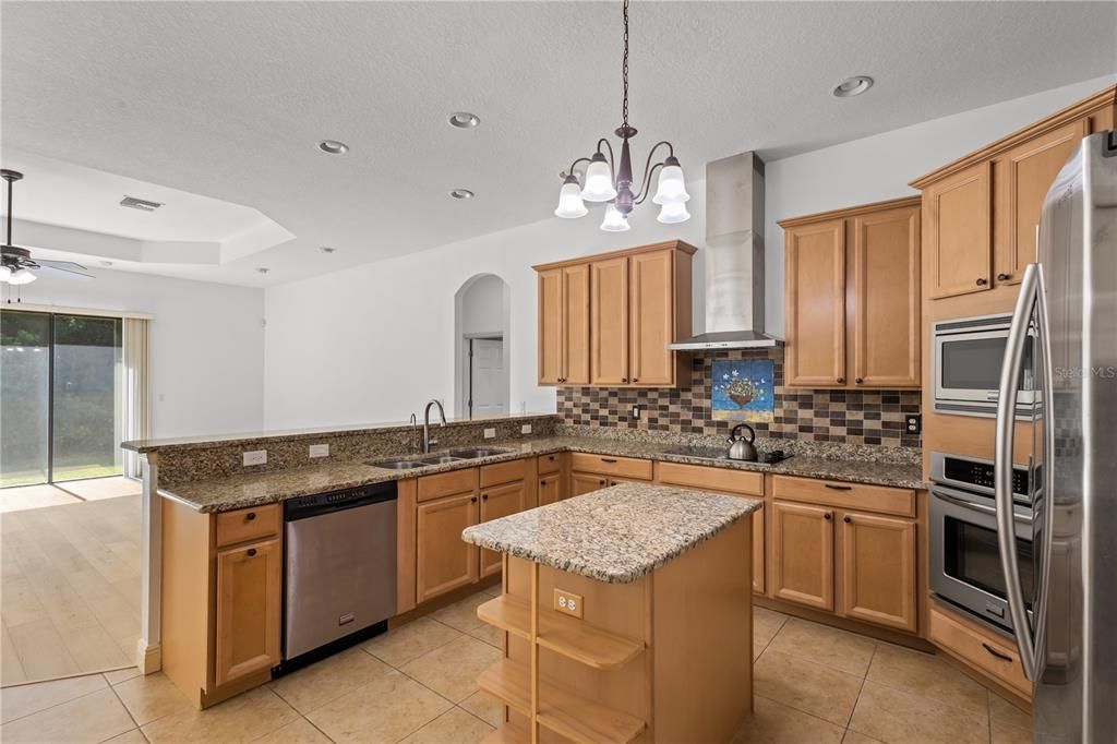 En Venta: $725,000 (4 camas, 3 baños, 2952 Pies cuadrados)