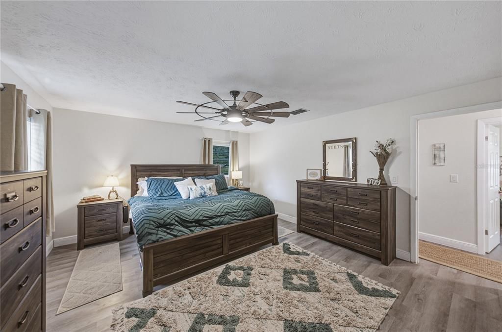 For Sale: $375,000 (3 beds, 2 baths, 1730 Square Feet)