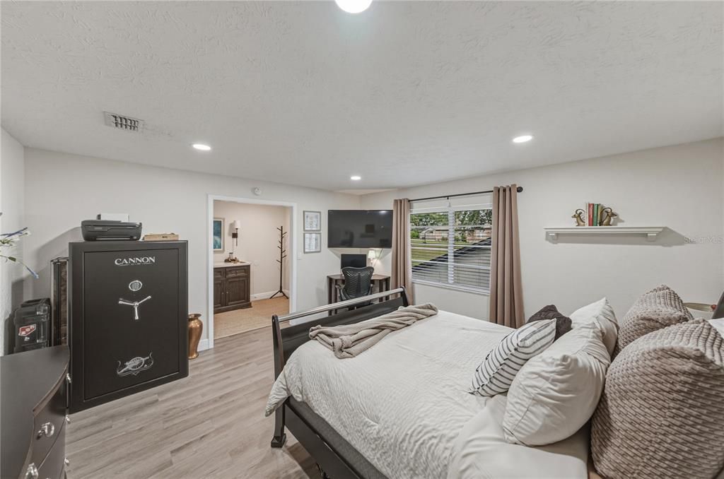 For Sale: $375,000 (3 beds, 2 baths, 1730 Square Feet)