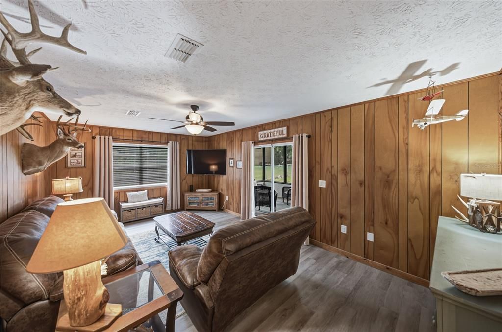 For Sale: $375,000 (3 beds, 2 baths, 1730 Square Feet)