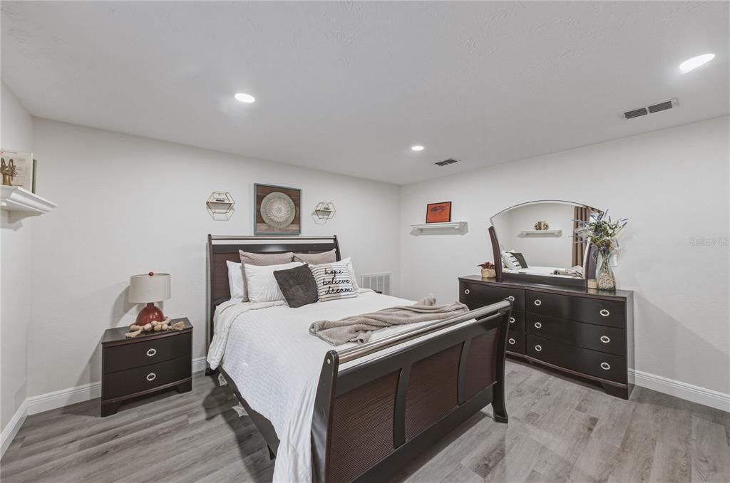For Sale: $375,000 (3 beds, 2 baths, 1730 Square Feet)