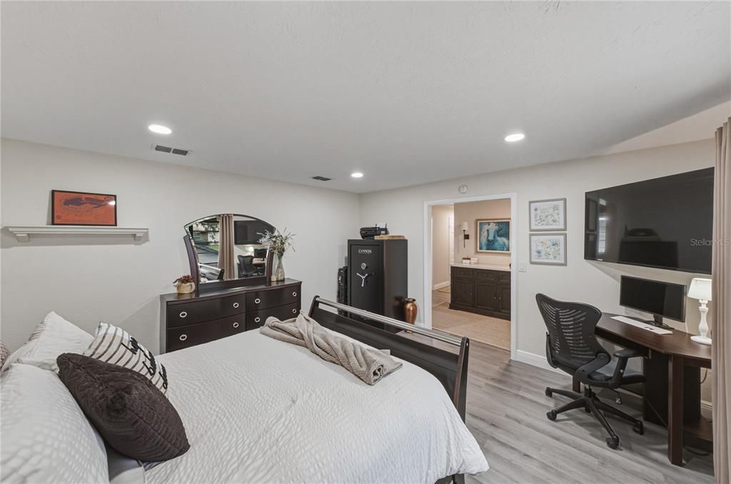 For Sale: $375,000 (3 beds, 2 baths, 1730 Square Feet)