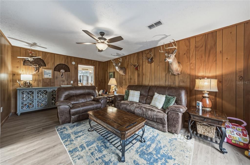 For Sale: $375,000 (3 beds, 2 baths, 1730 Square Feet)