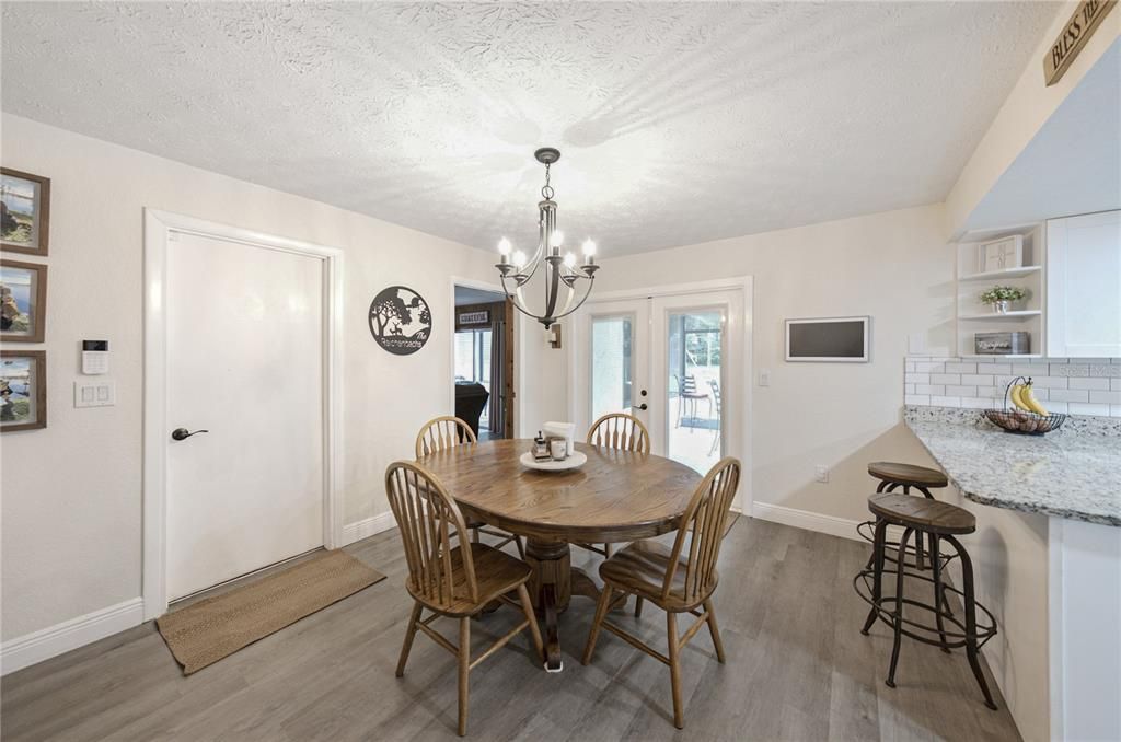 For Sale: $375,000 (3 beds, 2 baths, 1730 Square Feet)
